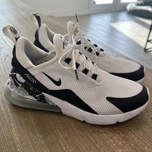 Nike AirMax Floral
Black and White 
Women Size 8.5